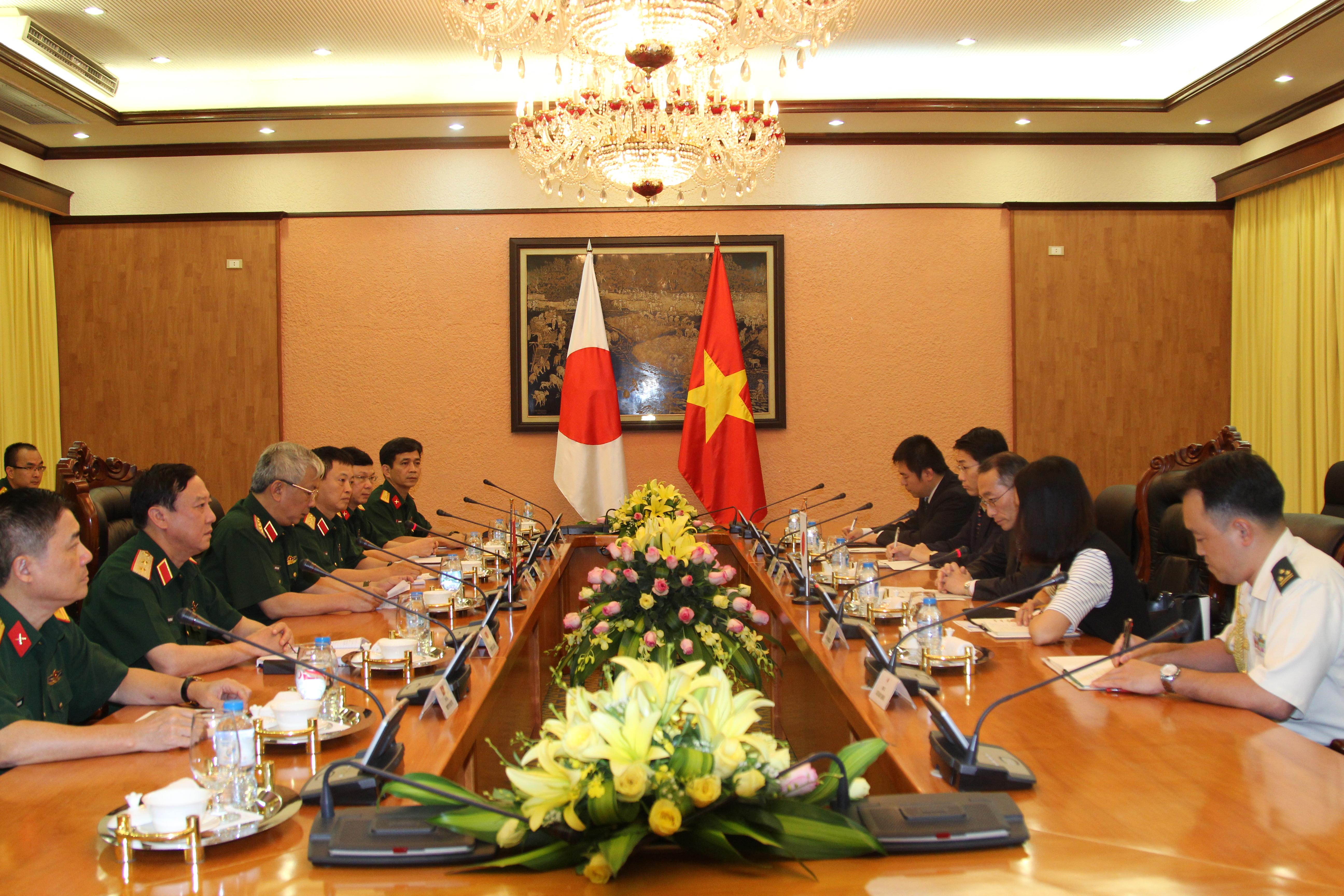 Thượng tướng Nguyễn Chí Vịnh tiếp Thứ trưởng Bộ Quốc phòng Nhật Bản